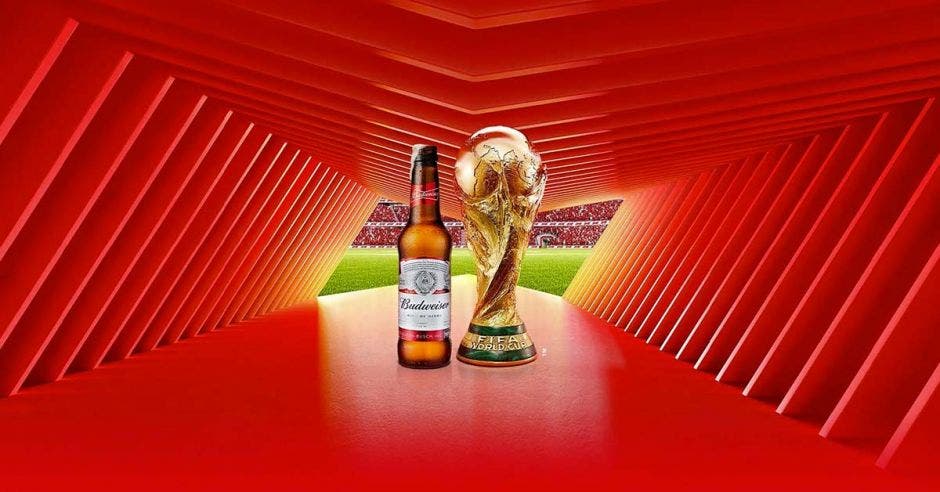 Budweiser paga unos $75 millones a la FIFA para promocionarse en el torneo en un país que prohíbe el alcohol. Elaboración propia/La República