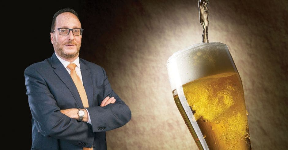 “La competencia beneficiará los consumidores al bajar el precio de la cerveza importada y al mismo tiempo, fomentará mayor variedad de productos en el mercado”, dijo Eli Feinzaig, jefe de fracción del Partido Liberal Progresista. Archivo/La República.