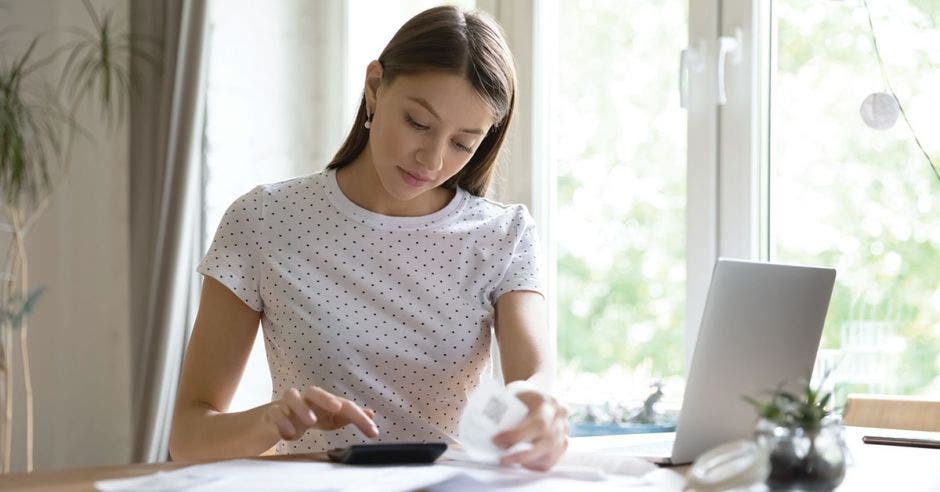 finanzas mujer presupuesto