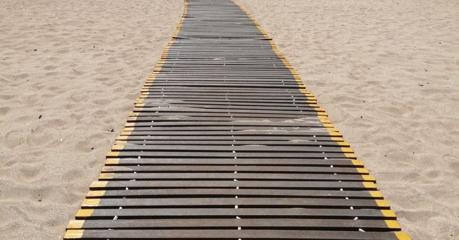 Puntarenas playa accesible