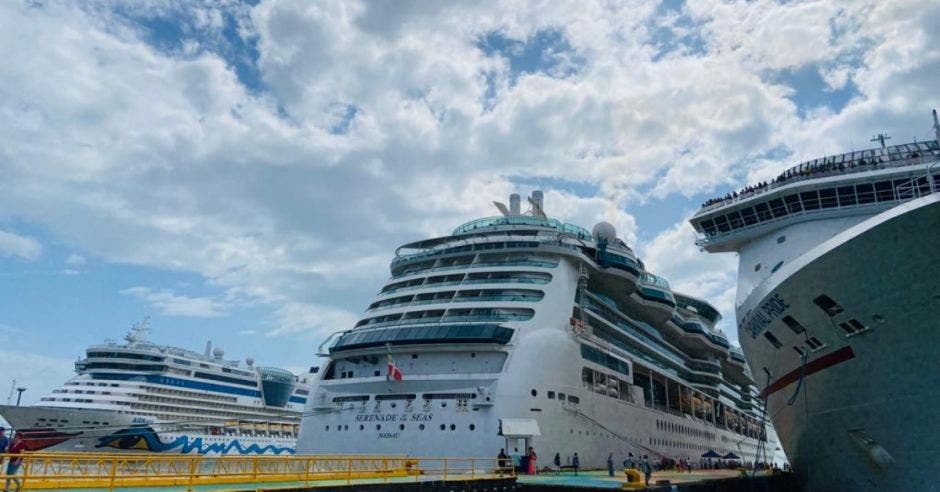 cruceros turistas limón