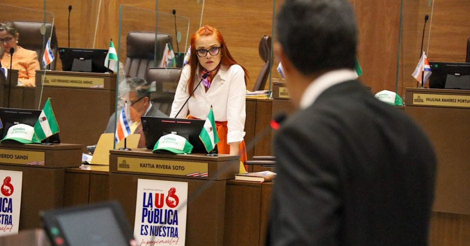 Kattia Rivera, jefa del PLN, cuestionó hoy a Nogueras Acosta. Cortesía/La República
