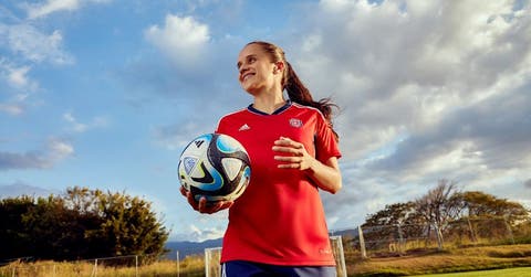 Corresponsal temerario A escala nacional Camiseta adidas de la Sele costará casi ₡70 mil
