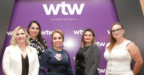 Melissa Rivera, gerente Seguros de Afinidad, Shirley Calderón, gerente Seguros Salud, Vida y Beneficios, Mónica Guzmán, gerente general, Verónica Ureña, gerente Seguros Corporativos y Maricela Brenes, gerente Comercial. Esteban Monge/La República