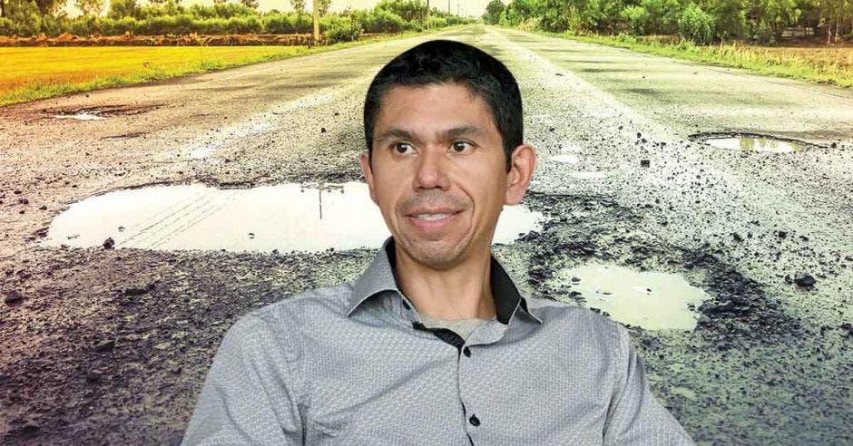 Un nuevo accidente vial como el del año pasado en Cambronero, que cobró la vida de nueve personas, no se puede descartar por el mal estado de las carreteras, según reconoció Luis Amador, ministro del MOPT a finales de enero en una comisión legislativa. Archivo/La República.