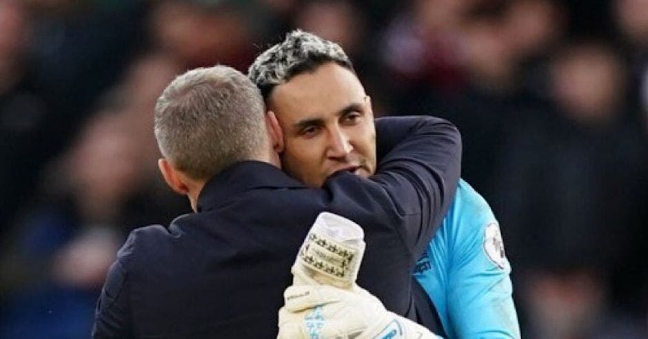 Keylor Navas se llevó los aplausos de la afición, sus compañeros y el técnico Steve Cooper. Cortesía/La República