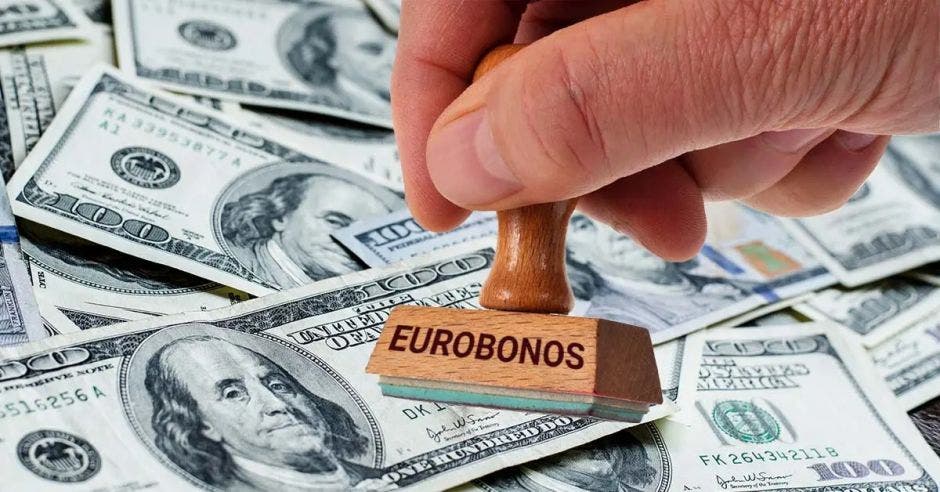 eurobonos colocación antes abril estimaciones hacienda impacto directo tasas interés tendencia baja sustituir deuda cara barata $5 mil millones aprobados asamblea legislativa cuatro colocaciones ley aprobada noviembre