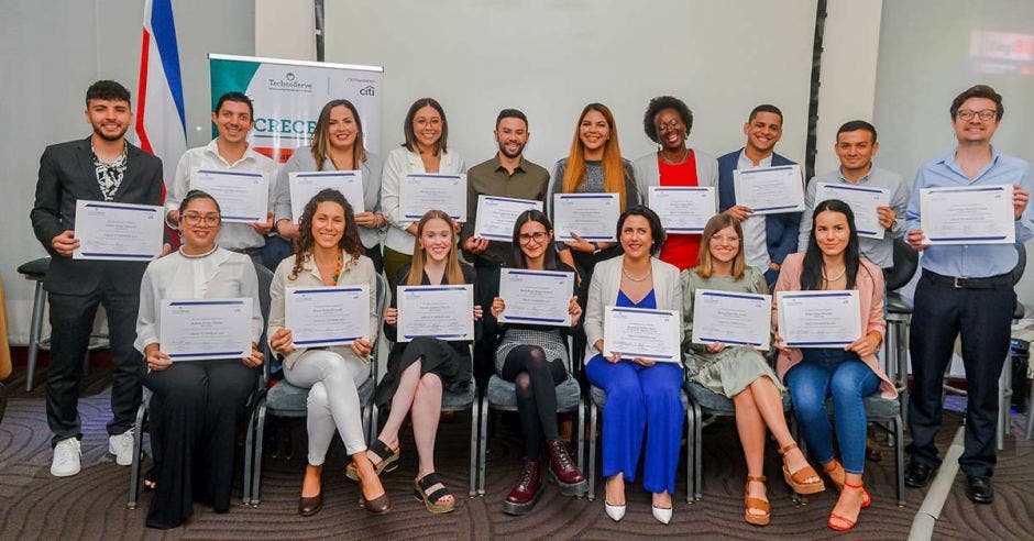 Jóvenes graduados