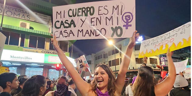 Las consignas a favor del aborto son parte de los reclamos. Cortesia/ La República