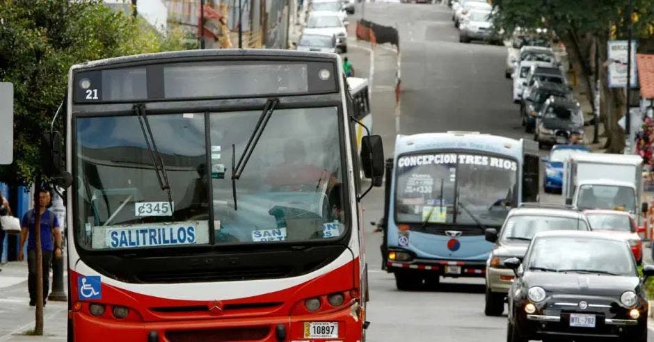 concesionarios autobuseros demuestren clasificarse micro pequeños medianos empresarios según clasificación aresep cooperativas sector transporte público obtendrían beneficio legal ampliar vida útil unidades antiguedad 17 años acuerdo diputados comisión asuntos económicos