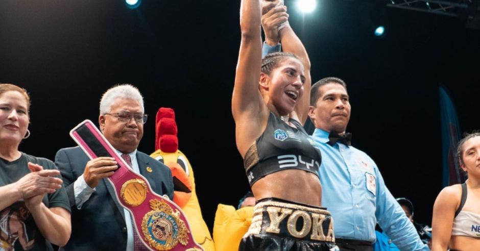 Este sábado por la noche Valle no dejó duda por qué es la campeona mundial y retuvo sus cinturones de la Federación Internacional de Boxeo (FIB) y la Organización Mundial de Boxeo de las 105 libras. Cortesía/La República.