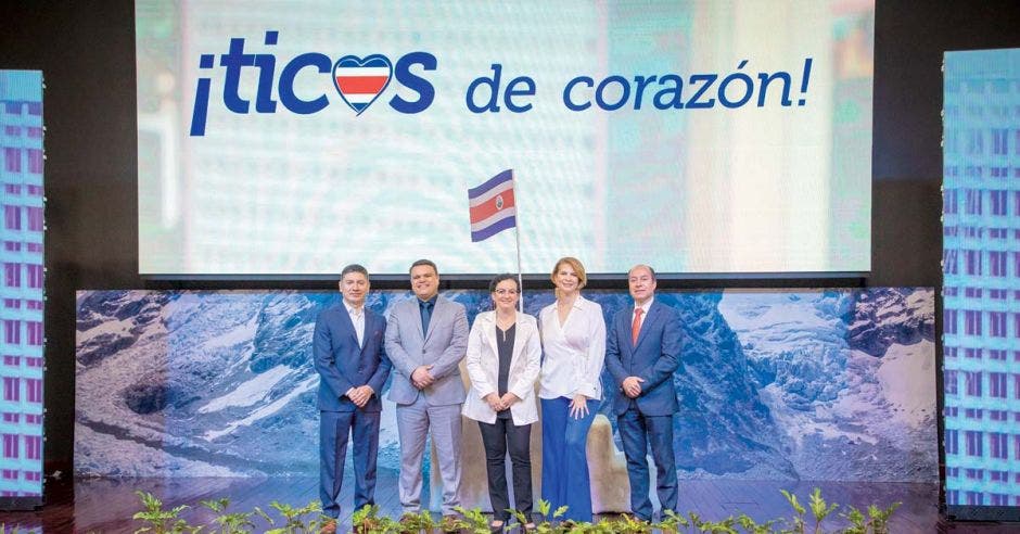 Presidencia ejecutiva y equipo gerencial del INS.