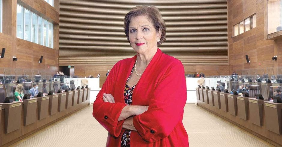 “A mi no me importa que llegue a presentar cuatro proyectos en cuatro años, como le repito, lo que sí me importa es que tengan relevancia para el país”, dijo Pilar Cisneros. Cortesía/La República.
