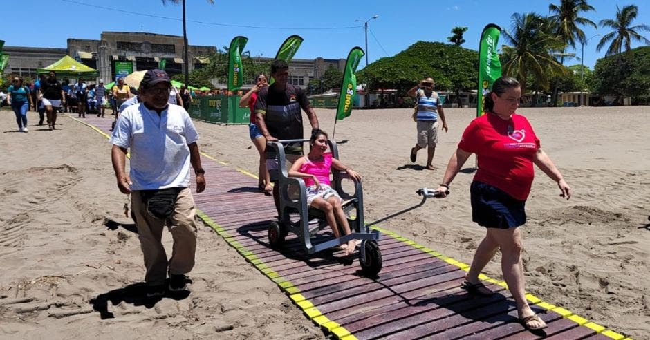 playa accesible Puntarenas