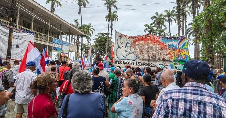 La molestia de los caribeños se debe a un proyecto que impulsa el gobierno en el Congreso y que supuestamente eliminaría el bono de la vivienda, además de demandas en educación, salud, costos de y oportunidades. Cortesía/La República.