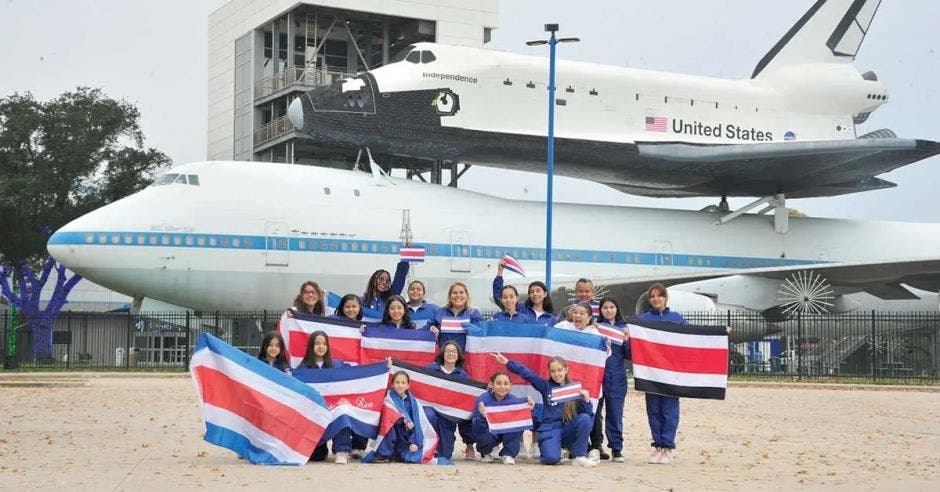 este mes vigente recepción solicitudes participar edición 2023 programa social educativo ella es astronauta organizado fundación internacional She Is dirigido niñas adolescentes zonas riesgo social deseen conocer programas investigación espacial desarrolla NASA