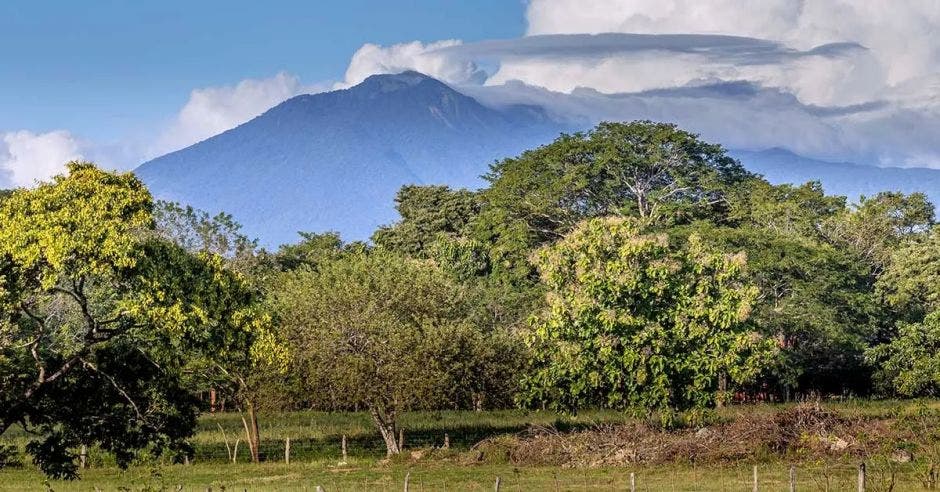 volcán rincón de la vieja guanacaste escrutinio intenso expertos observatorio vulcanológico sismológico universidad nacional seguidilla erupciones registradas esta semana sumó una más esta mañana