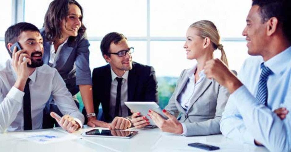 robustecer servicios conectividad comunicación sector empresarial liberty empresas lanzamiento comunicaciones unificadas integra plafarorma microsoft teams servicio telefonía fila diseñada clientes empresariales