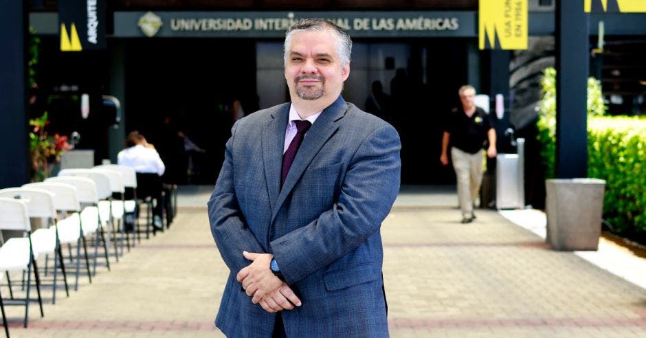 Edgar Hernández, Vicerrector Académico de la UIA