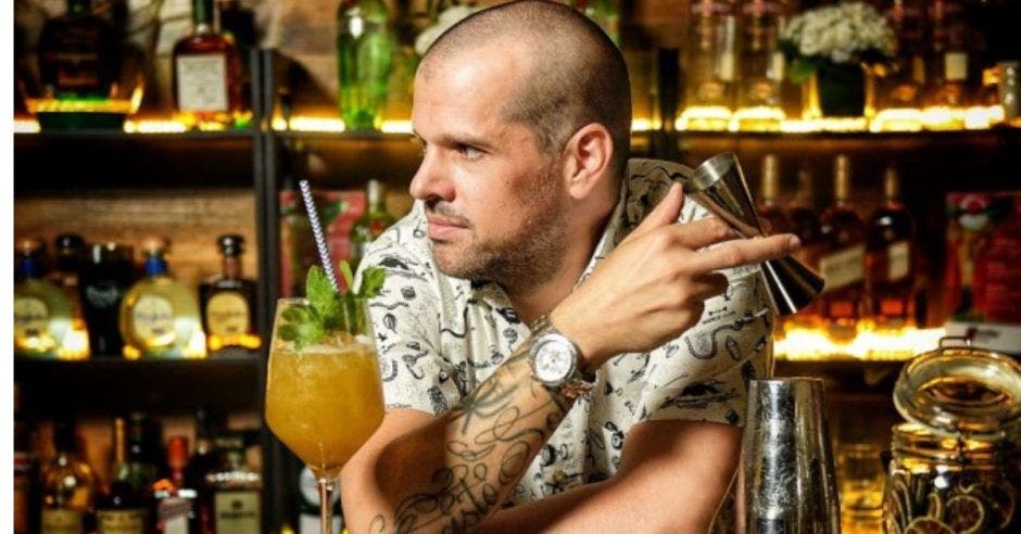 Rafael Reyes, experto mixólogo y embajador de las marcas Reserve para Centroamérica y el Caribe de Diageo