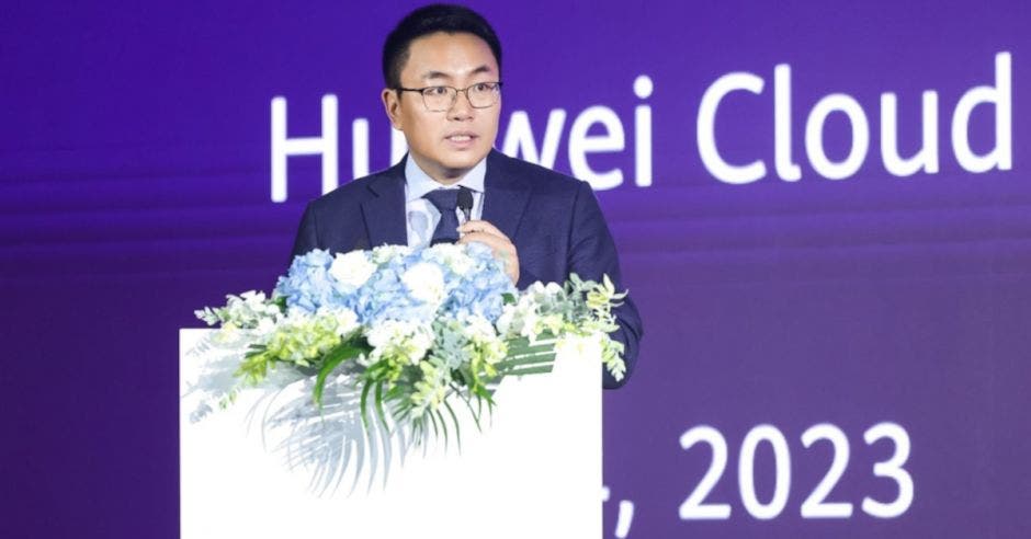 Huawei encuentro 200 líderes distintos sectores industria comercio profesionales rama técnica américa latina centrándose cómo computación nube acelerará transformación digital región