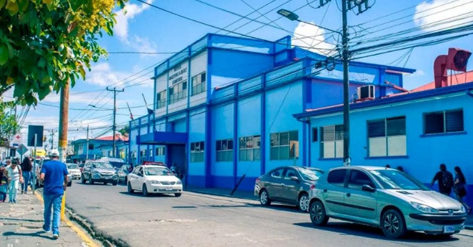 sectores sociedad civil representantes autoridades locales funcionarios hospital max peralta acudieron sábado llamado tomar calles centro cartago manifestarse forma pacífica exigiendo autoridades construcción nuevo centro médico cantón