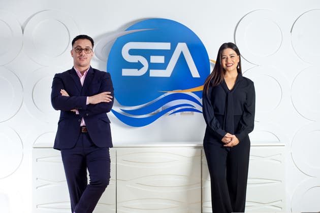 Seanny Cambronero, directora Administrativa – Financiera y Diego Chinchilla, Director Comercial y Operativo, ambos de SEA International