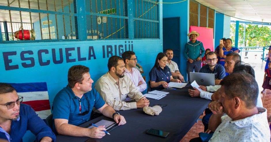 estudiantes escuela irigüi localidad indígena punta burica frontera panamá conectividad Internet vía satélite finales 2023 según ice