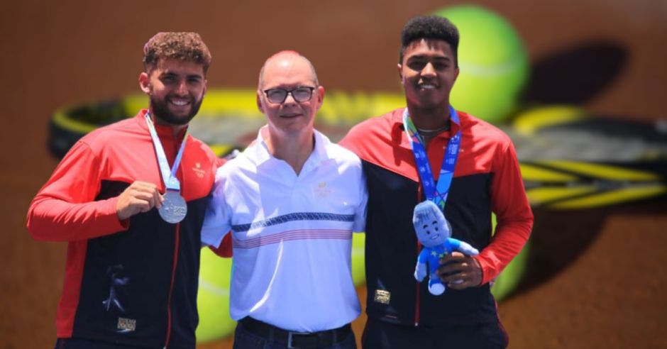 La pareja compuesta por Rodrigo Crespo y Jesse Flores han ganado medalla de plata en tenis en los Juegos Centroamericanos