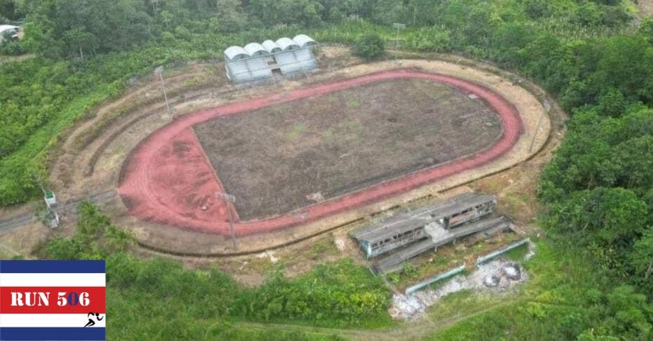 Foto del estado actual de la pista de atletismo ubicada en Limón. Foto tomada del Facebook Run 506 Latinoamérica/La República