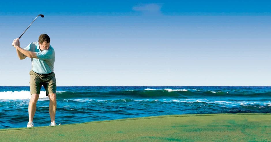 El campo de golf junto a la playa ofrece vistas impresionantes y un desafío deportivo. Cortesía Hacienda Pinilla/La República