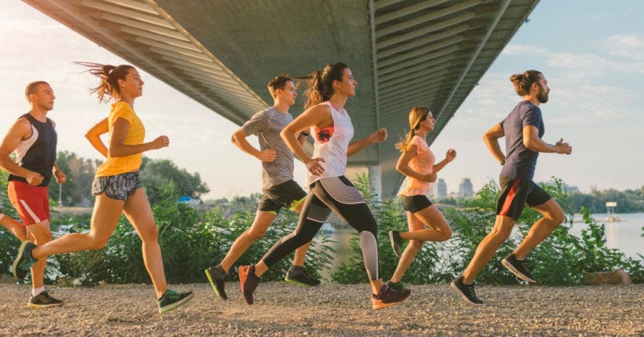Conozca en cuales aspectos le  puede ayudar a mejorar su vida profesional los maratones.. Foto de Shutterstock.Canva/La República
