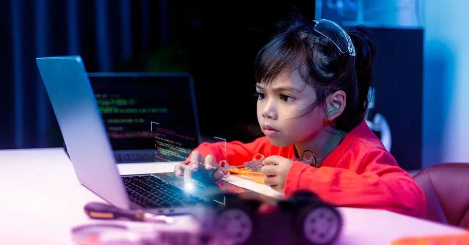 enseñar estudiantes resolver problemas generar tecnología temprana edad fortalecimiento formación habilidades áreas stem primera infancia objetivo programas educación tecnológica 2024 melvin chaves viceministro académico ministerio educación