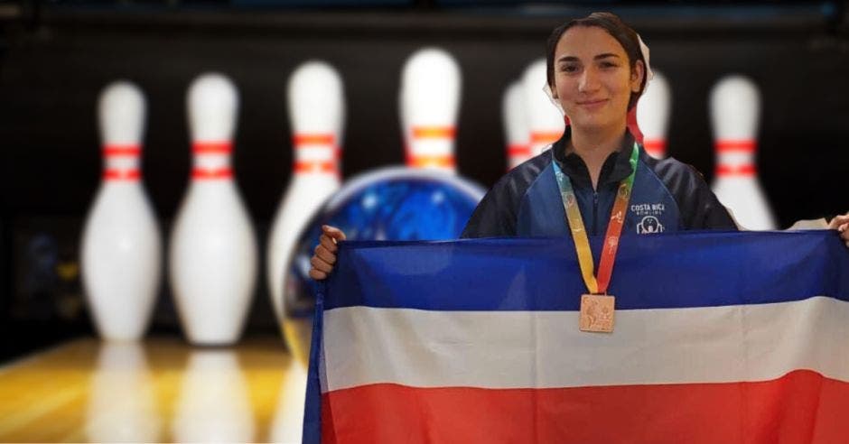 La bolichista costarricense Elena Weinstok liderará la delegación.Foto del Facebook Fecobowl.Canva/La República