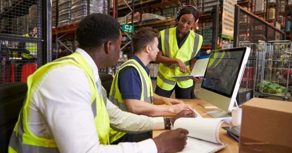 contexto comercial dominado comercio electrónico demanda entregas rápidas sistemas gestión logística impulsados inteligencia artificial permiten organizaciones obtener beneficios mayor eficiencia duración rutas entrega aumentar seguridad flotillas mejorar experiencia cliente