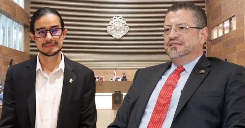 Jonathan Acuña, diputado del Frente Amplio y Rodrigo Chaves. Archivo/La República
