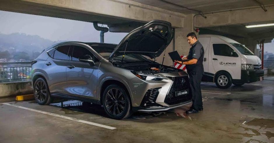 El asistente de carretera le ayuda con averías y daños a su auto 24/7.Foto cortesía Grupo Purdy/La República