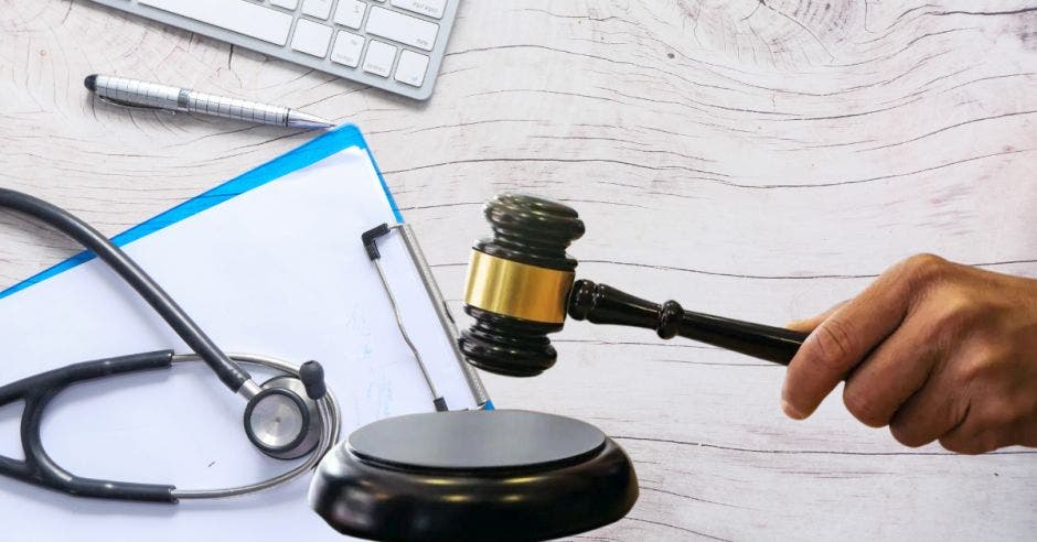 grupo galenos planea apelar examen conocimientos médicos costa rica considerando presentar demanda contra colegio médicos debido posibles faltas administración prueba