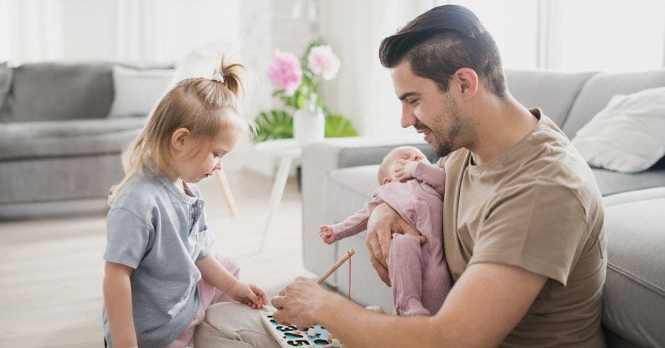 Padre con hijos
