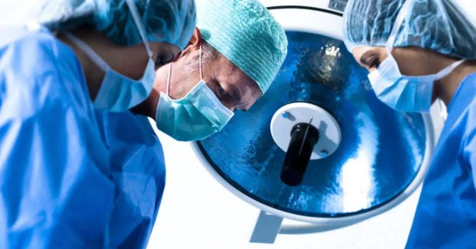 bajo rendimiento trasplantes renales comparación otros centros médicos ministerio salud emitió orden sanitaria hospital san juan de Dios suspendiendo realización procedimientos