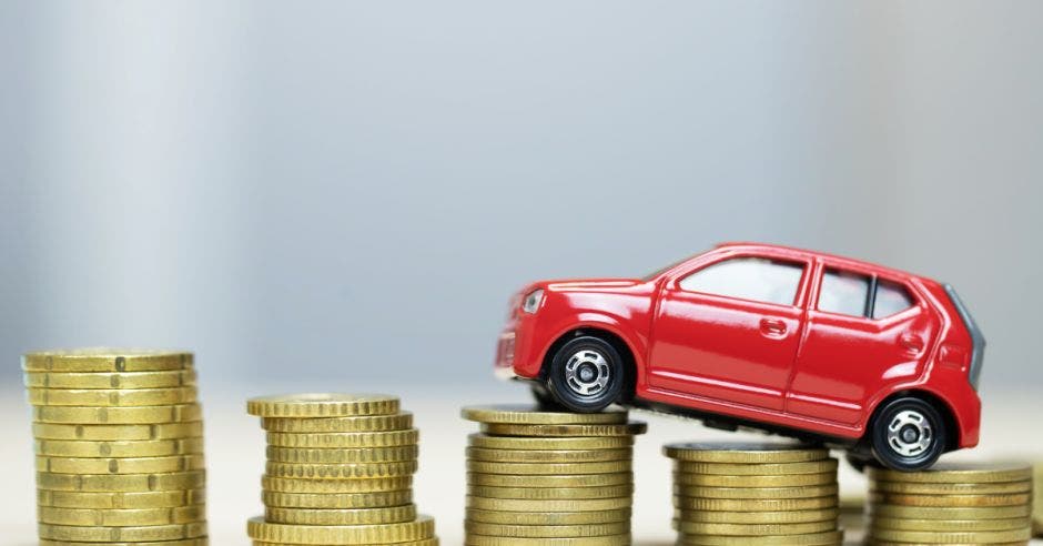 La disminución se aplica sobre el impuesto a la propiedad de los vehículos, que representa el 67% del costo del derecho de circulación.  Canva/La República