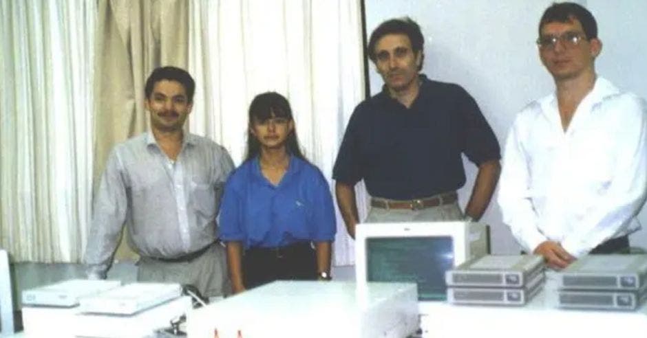 físico costarricense Guy de Téramond considerado padre internet costa rica formará parte salón fama red redes dicha organización reconociera logros generación primeras conexiones costa rica otras latitudes
