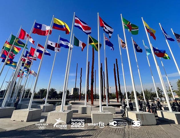 Banderas de las delegaciones participantes.