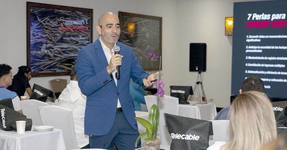 Alex Atencio, especialista en Inteligencia Artificial, redes y speaker internacional