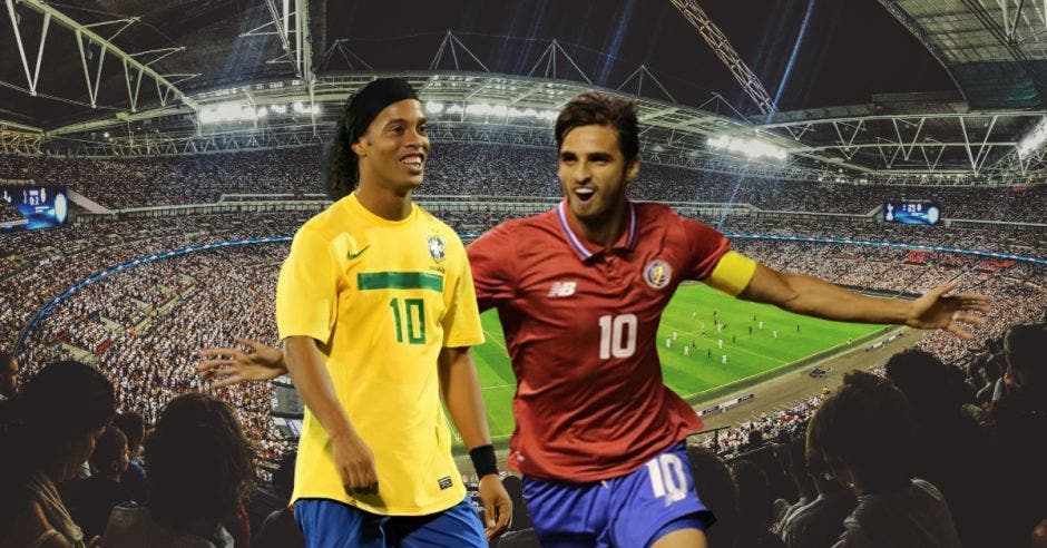 Ronaldinho y Bryan Ruiz.