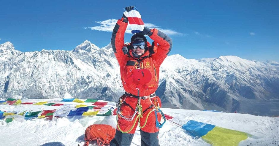 Jennifer Berrocal de 37 años estuvo a 6.800 metros sobre el nivel del mar en el Ama Dablam. Cortesía/La República