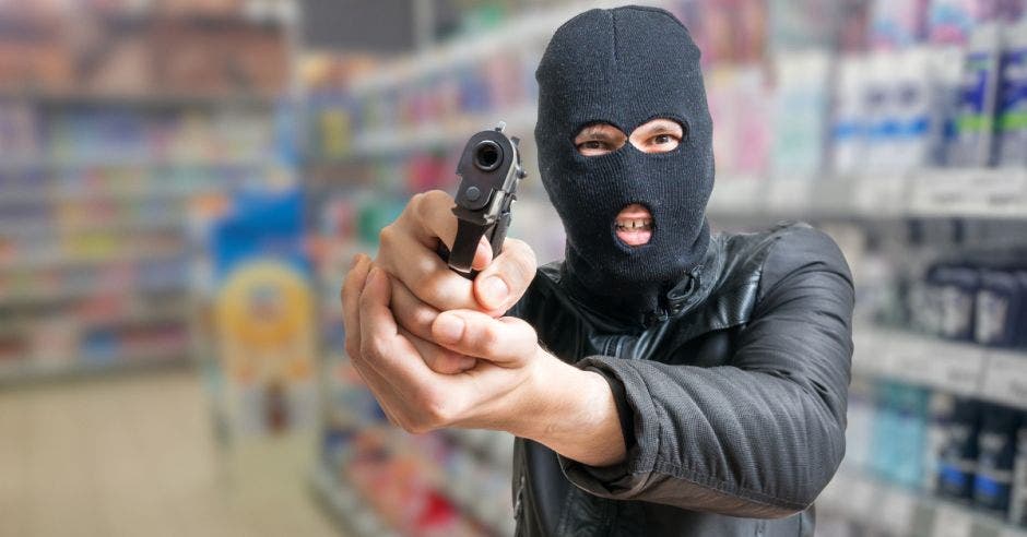 El 18% de los empresarios señala que se ha visto perjudicado por la ola de crimen. Canva/La República