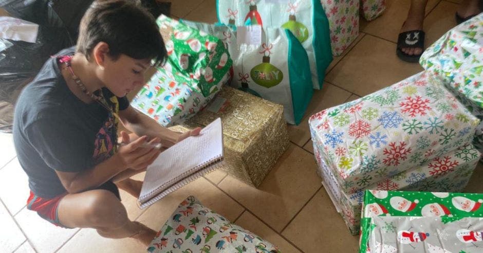 islas venado playa torres ciudad cortés pérez zeledón sarapiquí otras comunidades llegaron miles regalos alimentos ropa otros artículos esenciales campaña social liderada Iglesia Nuestra Señora Perpetuo Socorro dirección Padre Carlos Humberto Rojas colaboración cientos voluntarios empresas aliadas