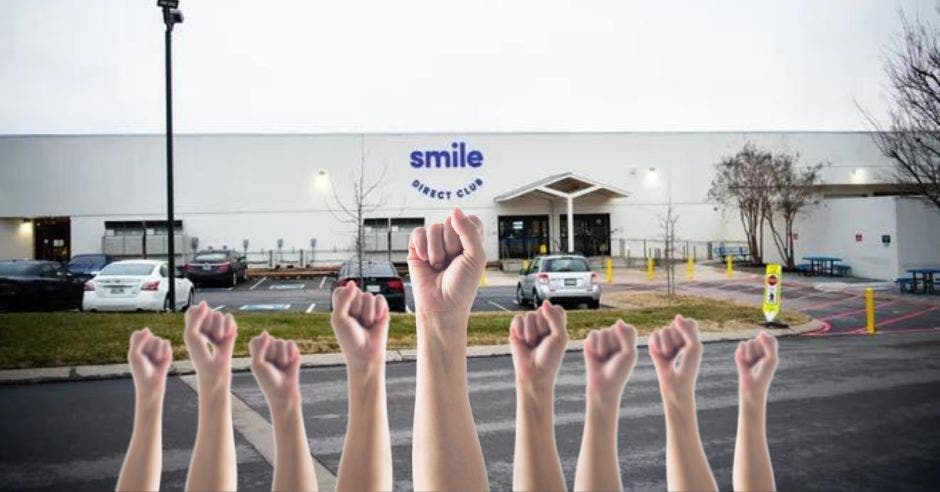 500 personas laboraban empresa estadounidense Smile Direct Club fueron despedidas viernes cese operaciones compañía recibirían aguinaldo luego en un principio informan este derecho ni los demás estipula ley sería cancelado declaratoria quiebra empresa