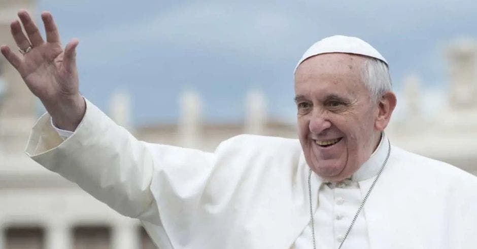 hecho calificado histórico comunidad católica internacional general Papa Francisco anunció serán permitidas bendiciones sacerdotes relaciones conformadas parejas mismo sexo